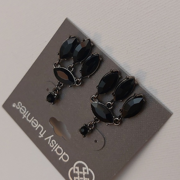 Daisy Fuentes Black Dangle Pierce Earrings NWT - Picture 2 of 5